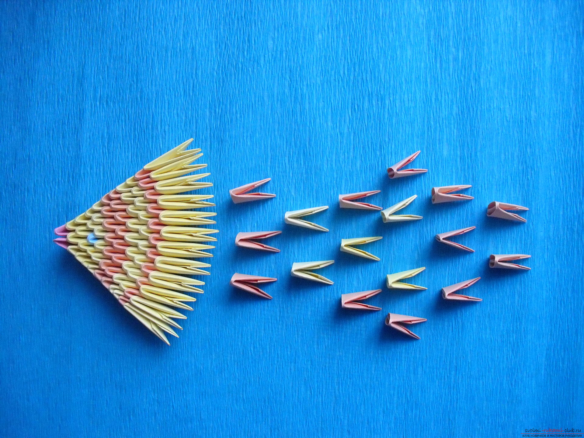 Этот мастер-класс научит как сделать рыбку, исполняющую желания, в технике модульного оригами.. Фото №5