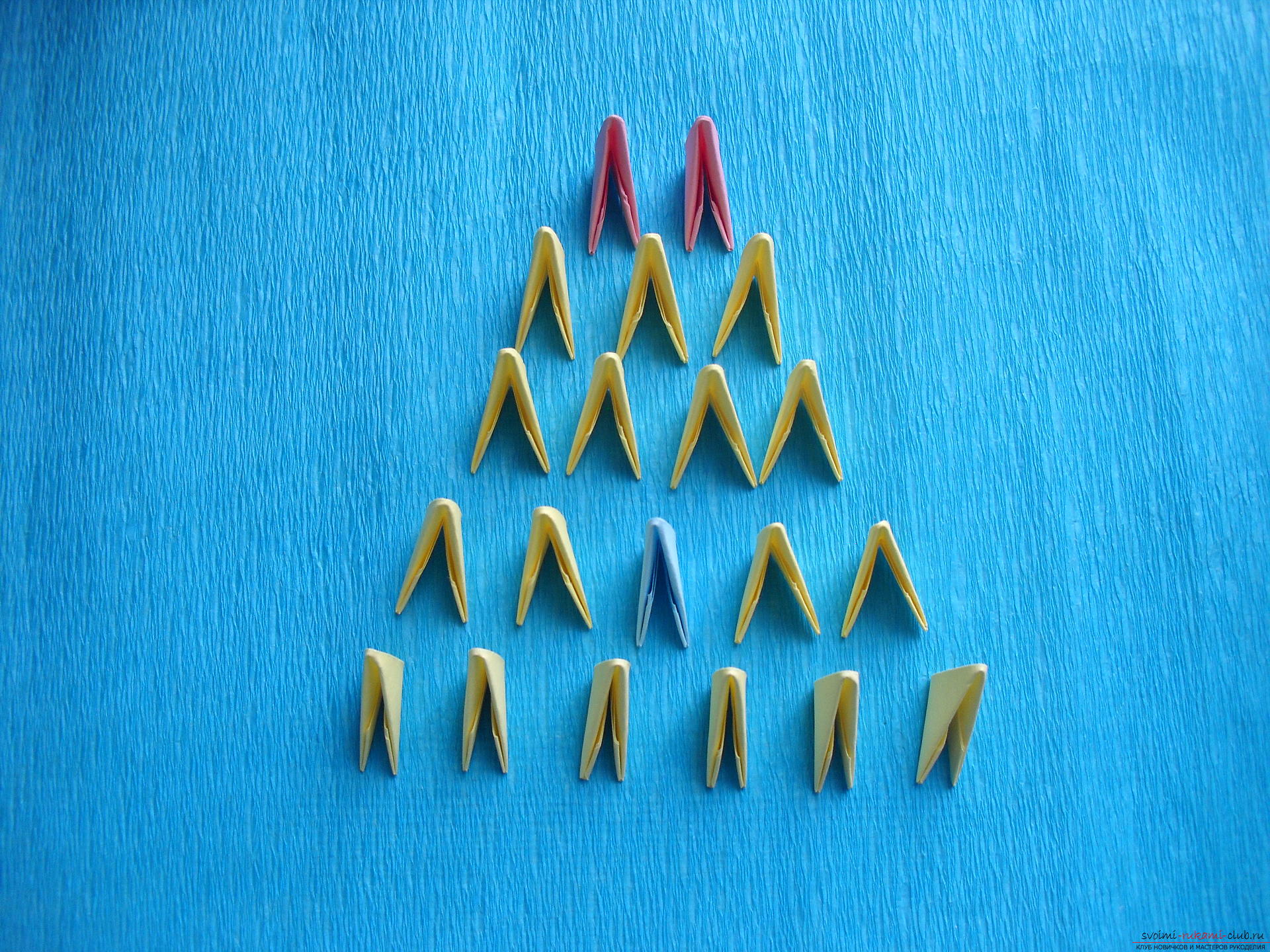 Этот мастер-класс научит как сделать рыбку, исполняющую желания, в технике модульного оригами.. Фото №2