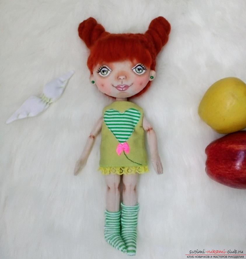 Текстильная кукла с оригинальной прической. Фото №2