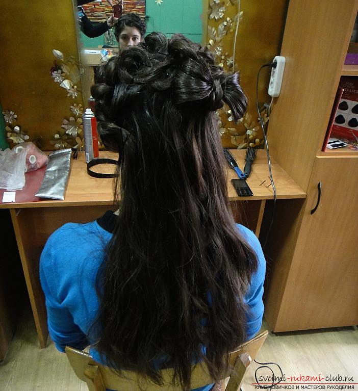 Пошаговое фото-руководство по созданию косы-каскада из длинных волос. Фото №3