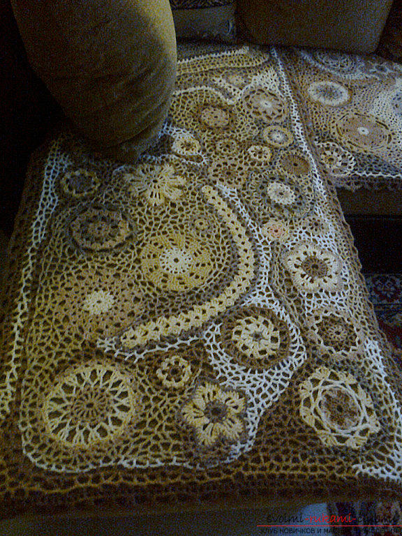 Накидка на диван с элементами ирландского кружева. Фото №2