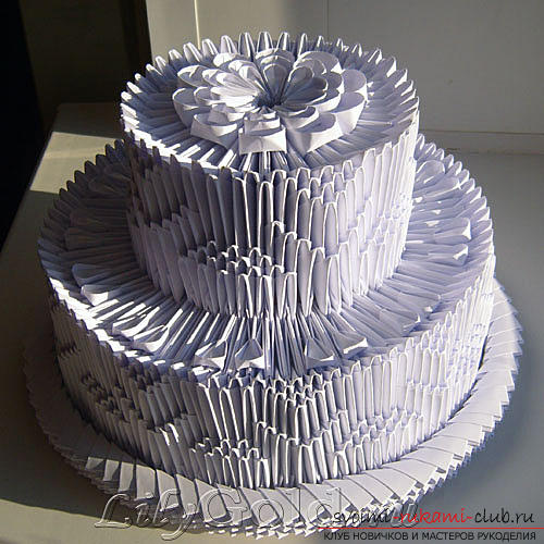 Описание работы над тортами в технике модульного оригами с большим количеством примеров. Фото №5
