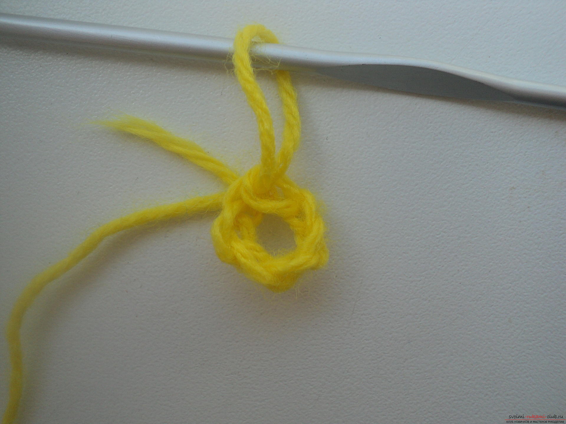 Этот подробный мастер-класс вязания крючком для начинающих научит как связать крючком ажурную косынку.. Фото №2