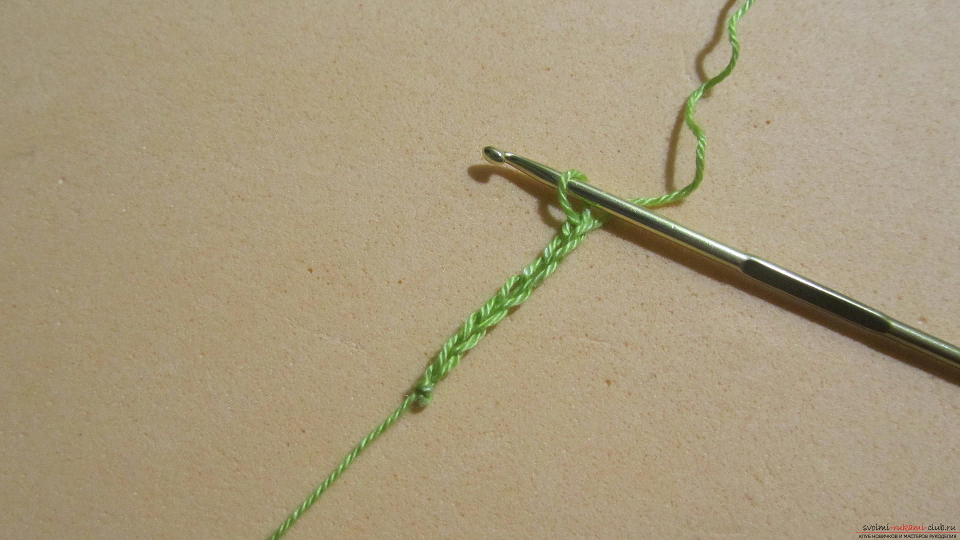 Этот мастер-класс со схемой и описанием вязания крючком научит вязать кружево с сердечками.. Фото №2