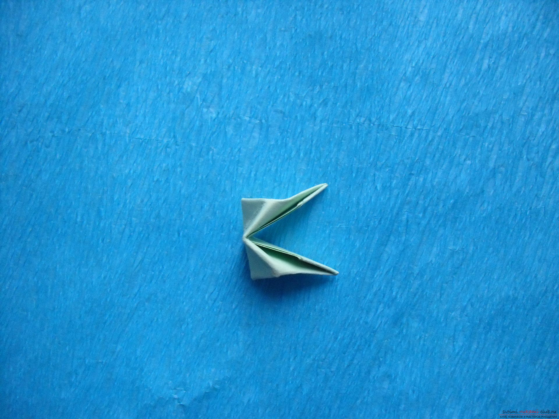 Этот мастер-класс расскажет как сделать поделку из модульных оригами - лягушку.. Фото №19