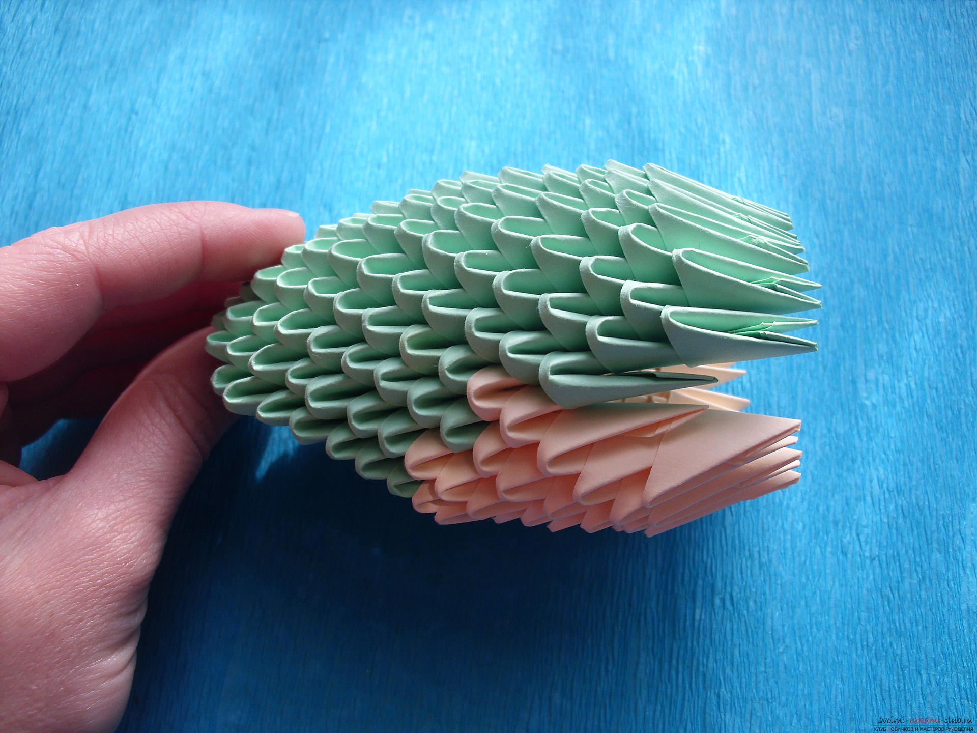 Этот мастер-класс расскажет как сделать поделку из модульных оригами - лягушку.. Фото №11