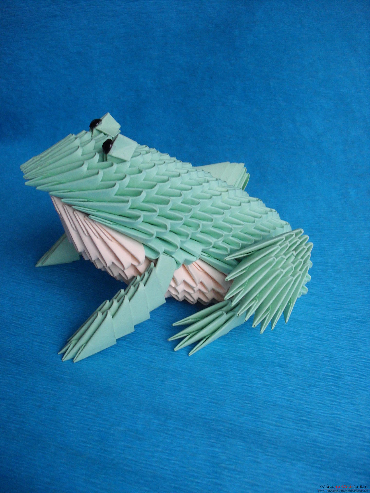 Этот мастер-класс расскажет как сделать поделку из модульных оригами - лягушку.. Фото №1
