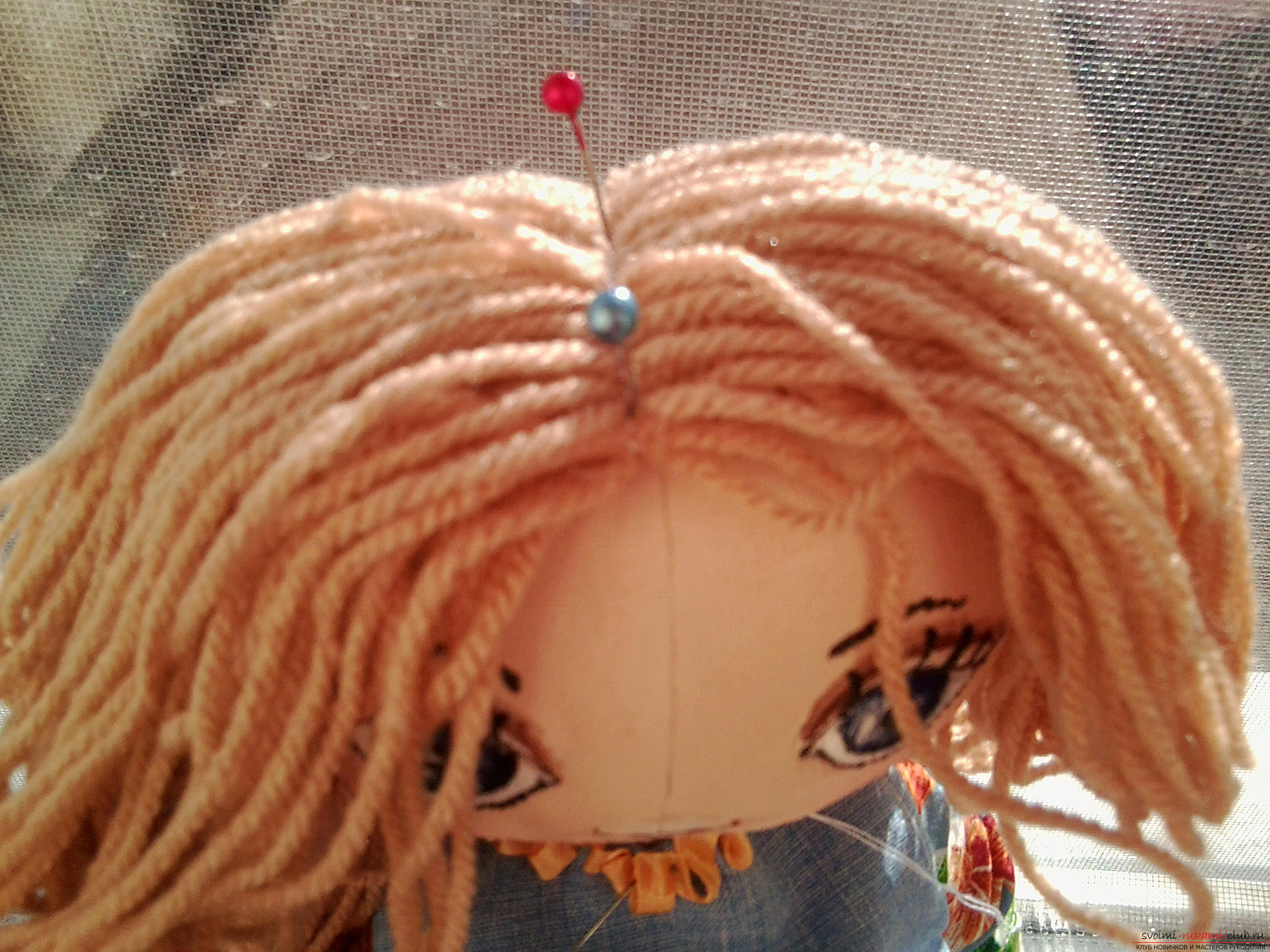 Подробный мастер-класс по шитью куклы-большеножки с пошаговыми фото. Фото №30