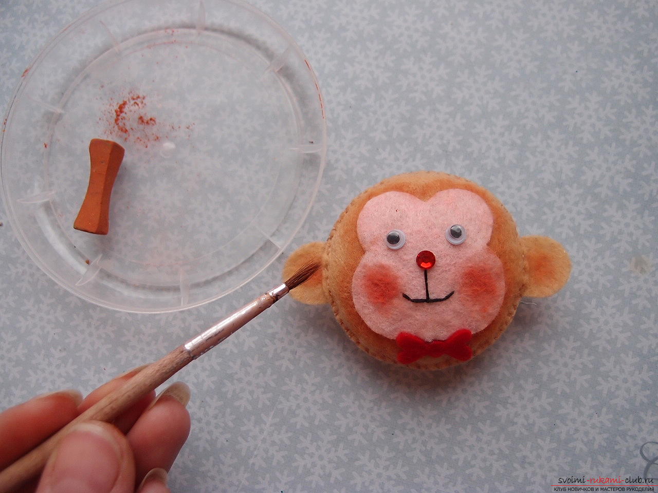 Этот мастер-класс научит как сделать игрушку из фетра - обезьянку.. Фото №14