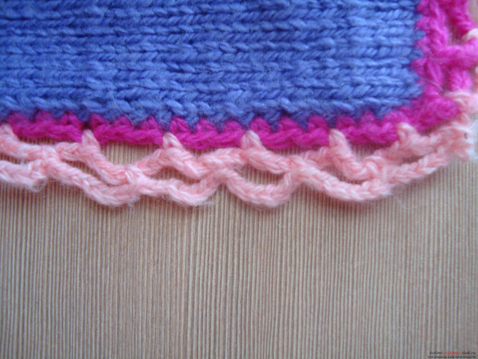 Пошаговые фотографии процесса вязания на спицах одеяла для кукол. Фото №5
