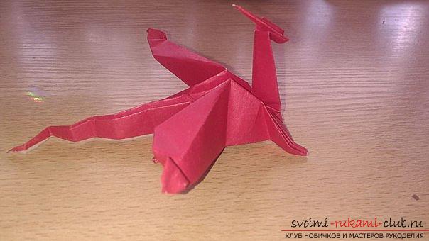 Этот подробный мастер-класс содержит схему оригами-дракона из бумаги, которого можно сделать своими руками.. Фото №1