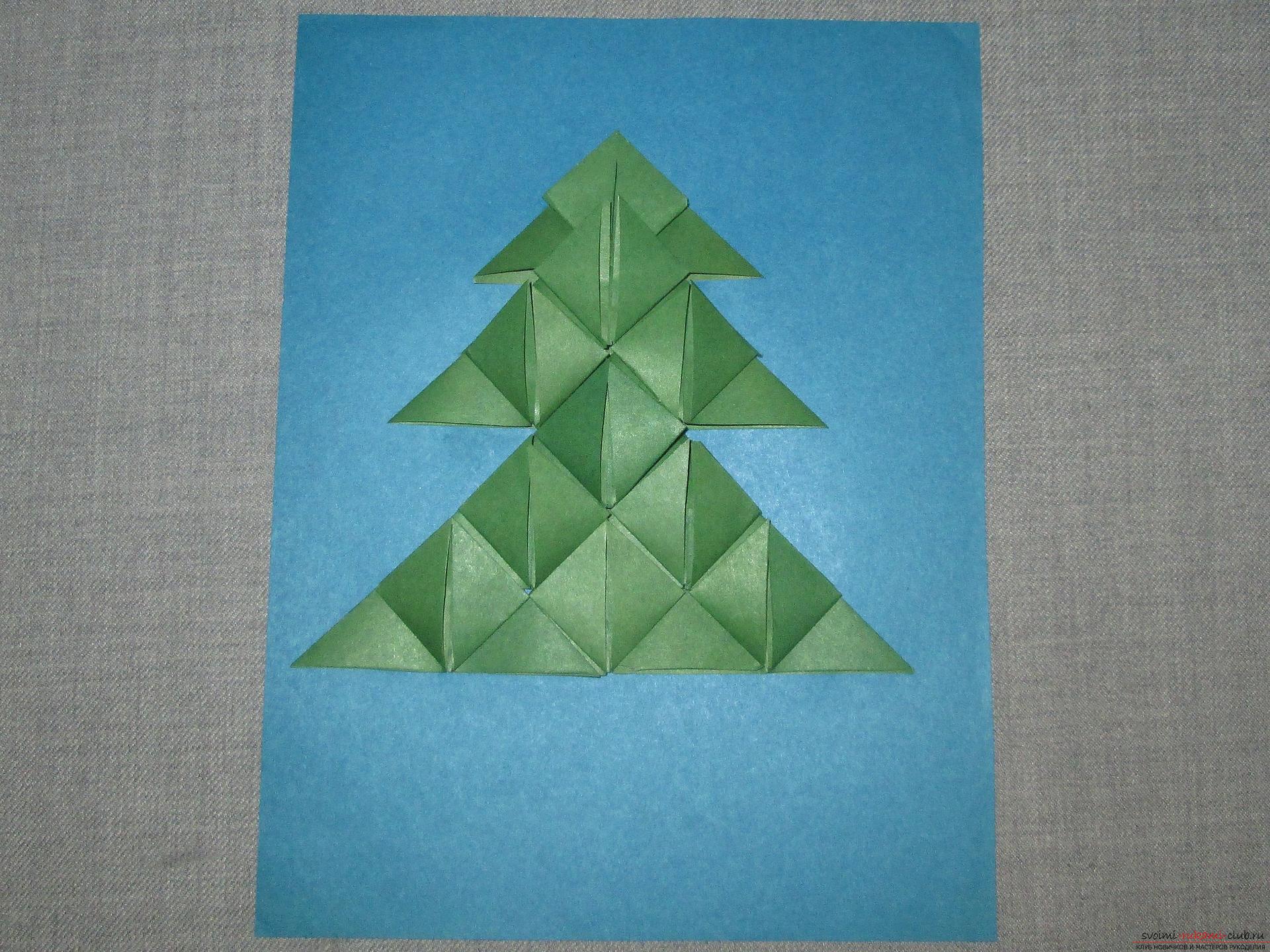 Этот подробный мастер-класс оригами для детей 7 лет научит как сделать елку из бумаги своими руками.. Фото №15