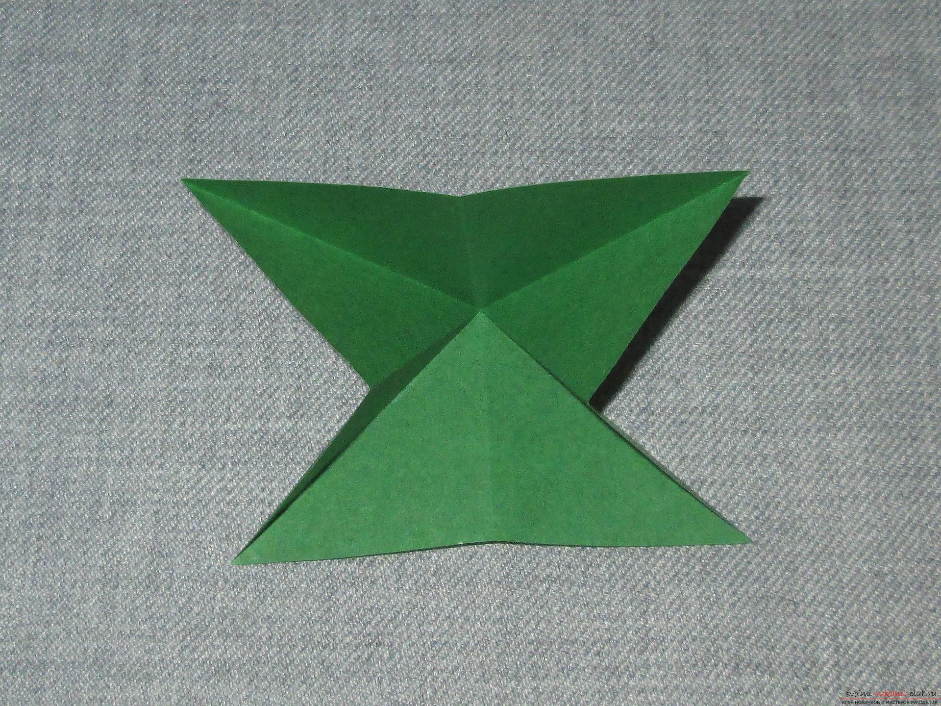 Этот подробный мастер-класс оригами для детей 7 лет научит как сделать елку из бумаги своими руками.. Фото №5