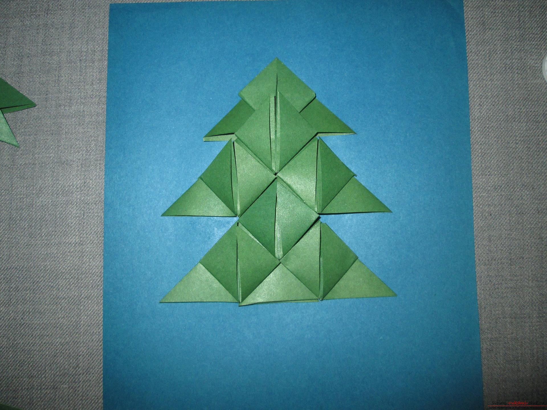 Этот подробный мастер-класс оригами для детей 7 лет научит как сделать елку из бумаги своими руками.. Фото №14