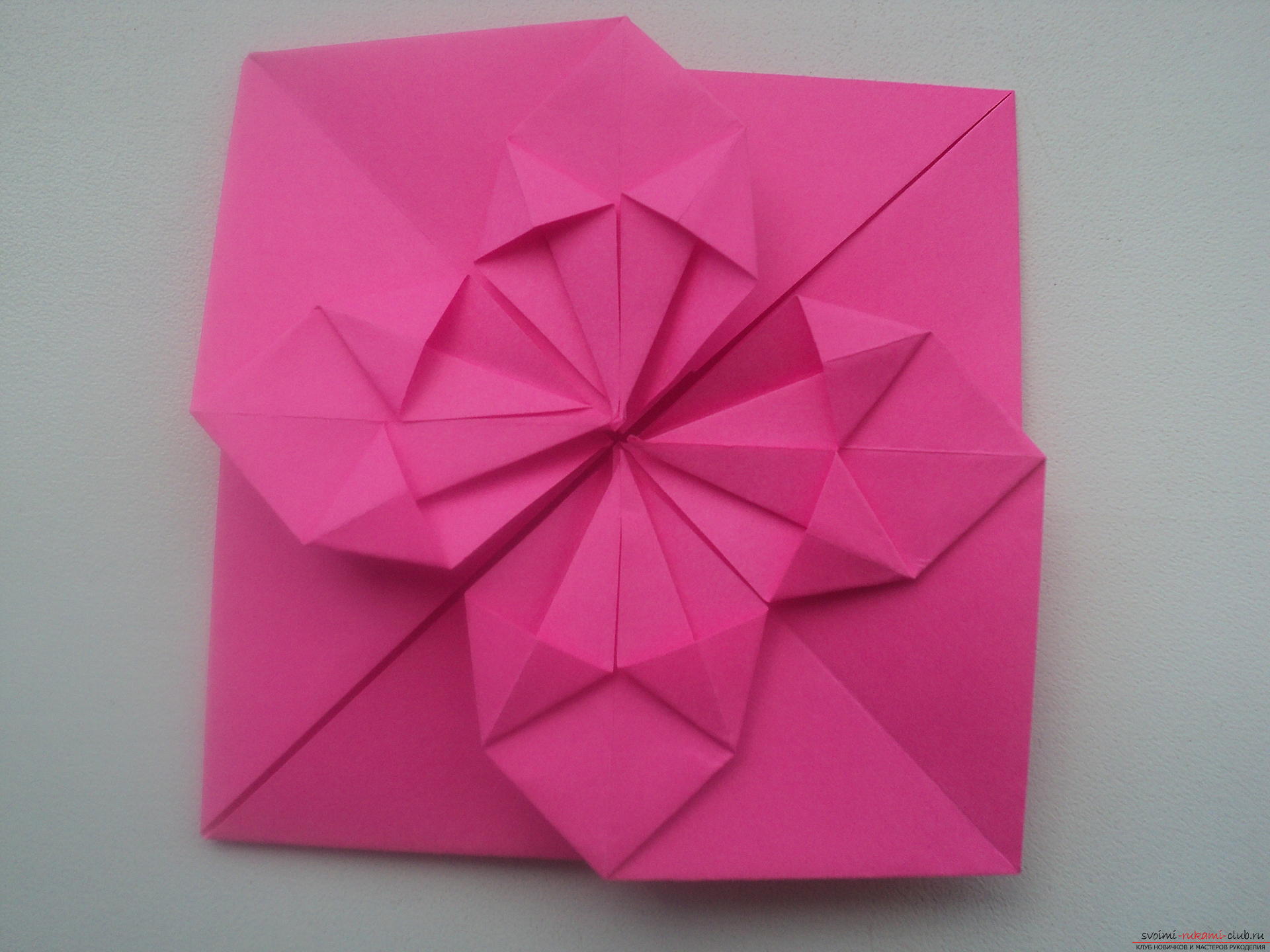 Этот подробный мастер-класс с пошаговыми фото и описанием научит как сделать своими руками оригами-сердце из бумаги.. Фото №30