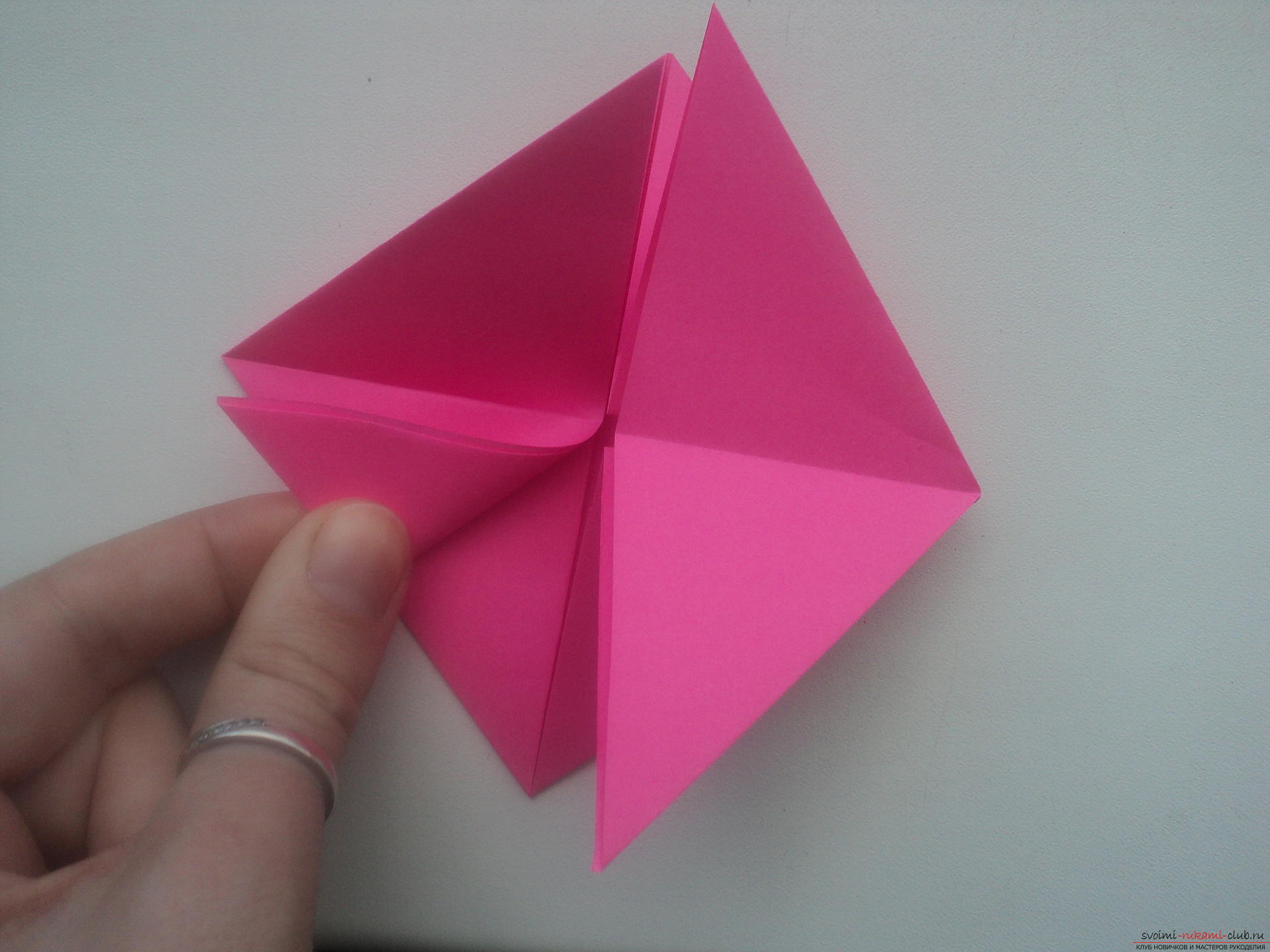 Этот подробный мастер-класс с пошаговыми фото и описанием научит как сделать своими руками оригами-сердце из бумаги.. Фото №21