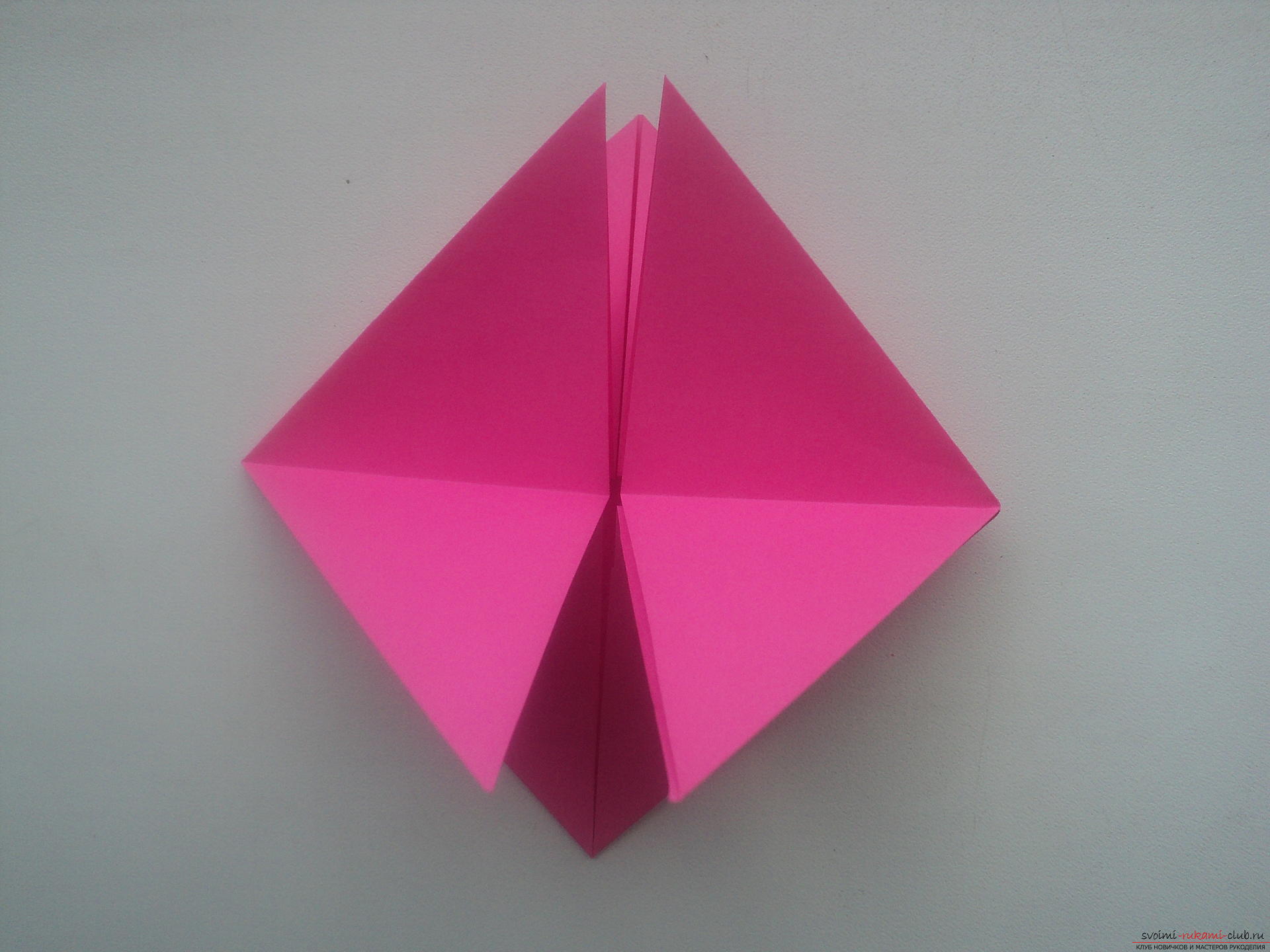 Этот подробный мастер-класс с пошаговыми фото и описанием научит как сделать своими руками оригами-сердце из бумаги.. Фото №20