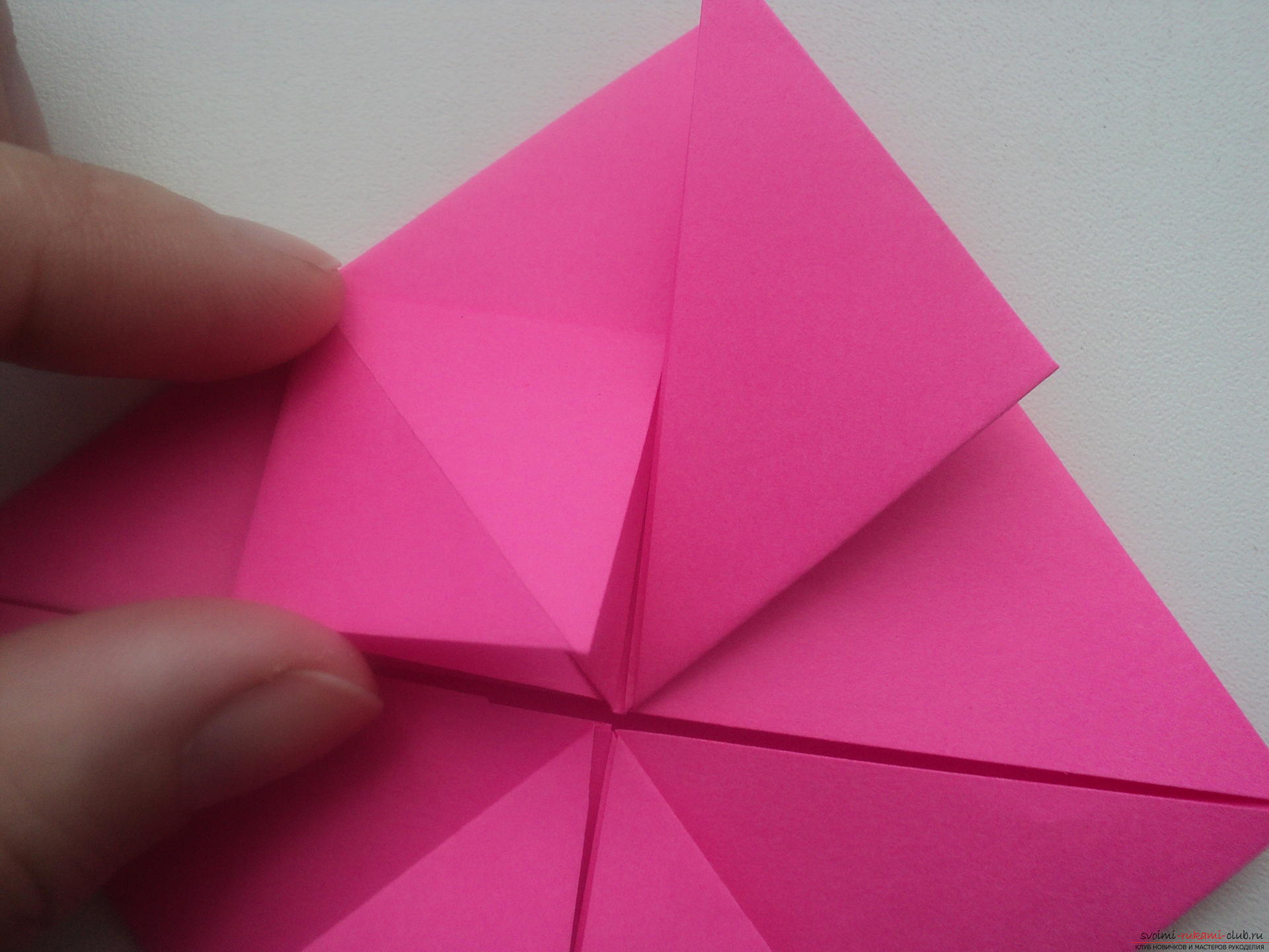 Этот подробный мастер-класс с пошаговыми фото и описанием научит как сделать своими руками оригами-сердце из бумаги.. Фото №24