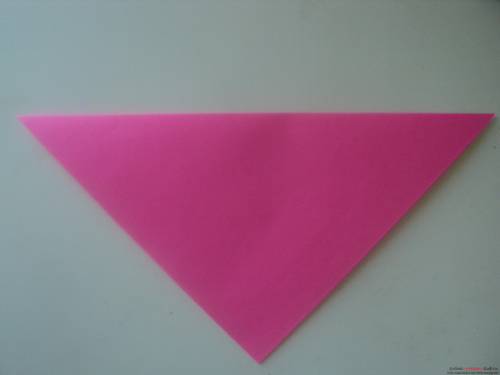Этот подробный мастер-класс с пошаговыми фото и описанием научит как сделать своими руками оригами-сердце из бумаги.. Фото №2