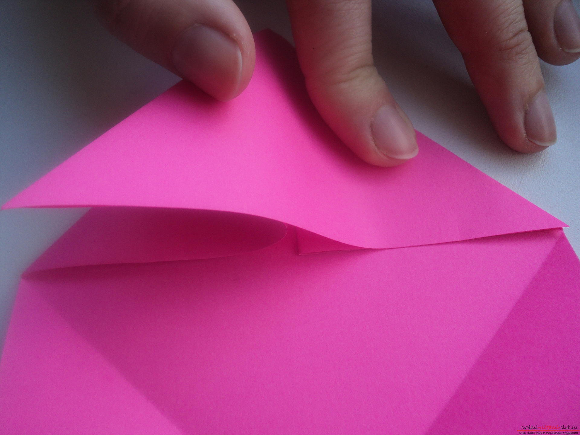 Этот подробный мастер-класс с пошаговыми фото и описанием научит как сделать своими руками оригами-сердце из бумаги.. Фото №14