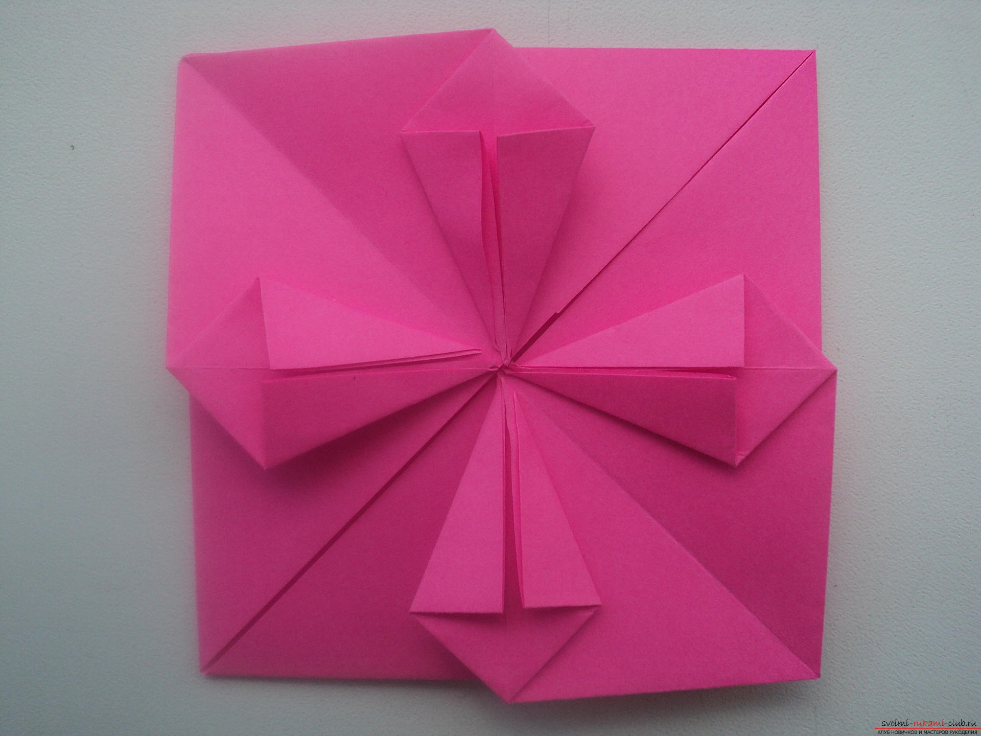 Этот подробный мастер-класс с пошаговыми фото и описанием научит как сделать своими руками оригами-сердце из бумаги.. Фото №27