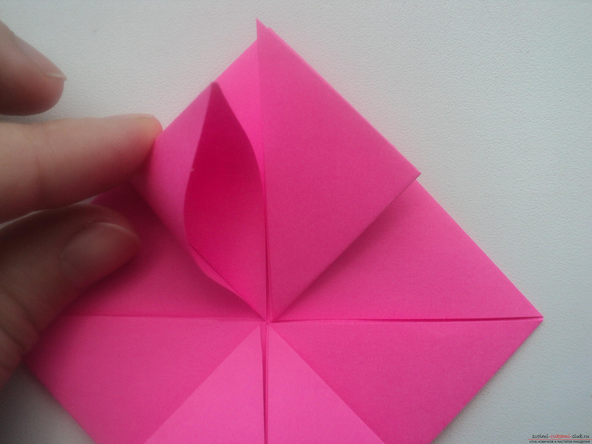 Этот подробный мастер-класс с пошаговыми фото и описанием научит как сделать своими руками оригами-сердце из бумаги.. Фото №23