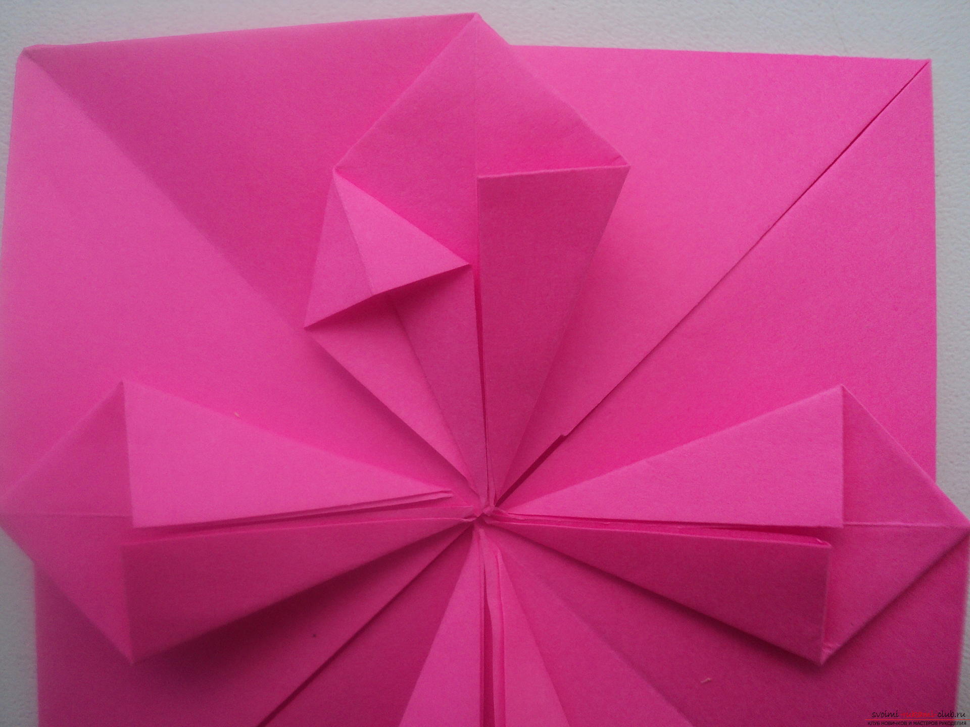 Этот подробный мастер-класс с пошаговыми фото и описанием научит как сделать своими руками оригами-сердце из бумаги.. Фото №29