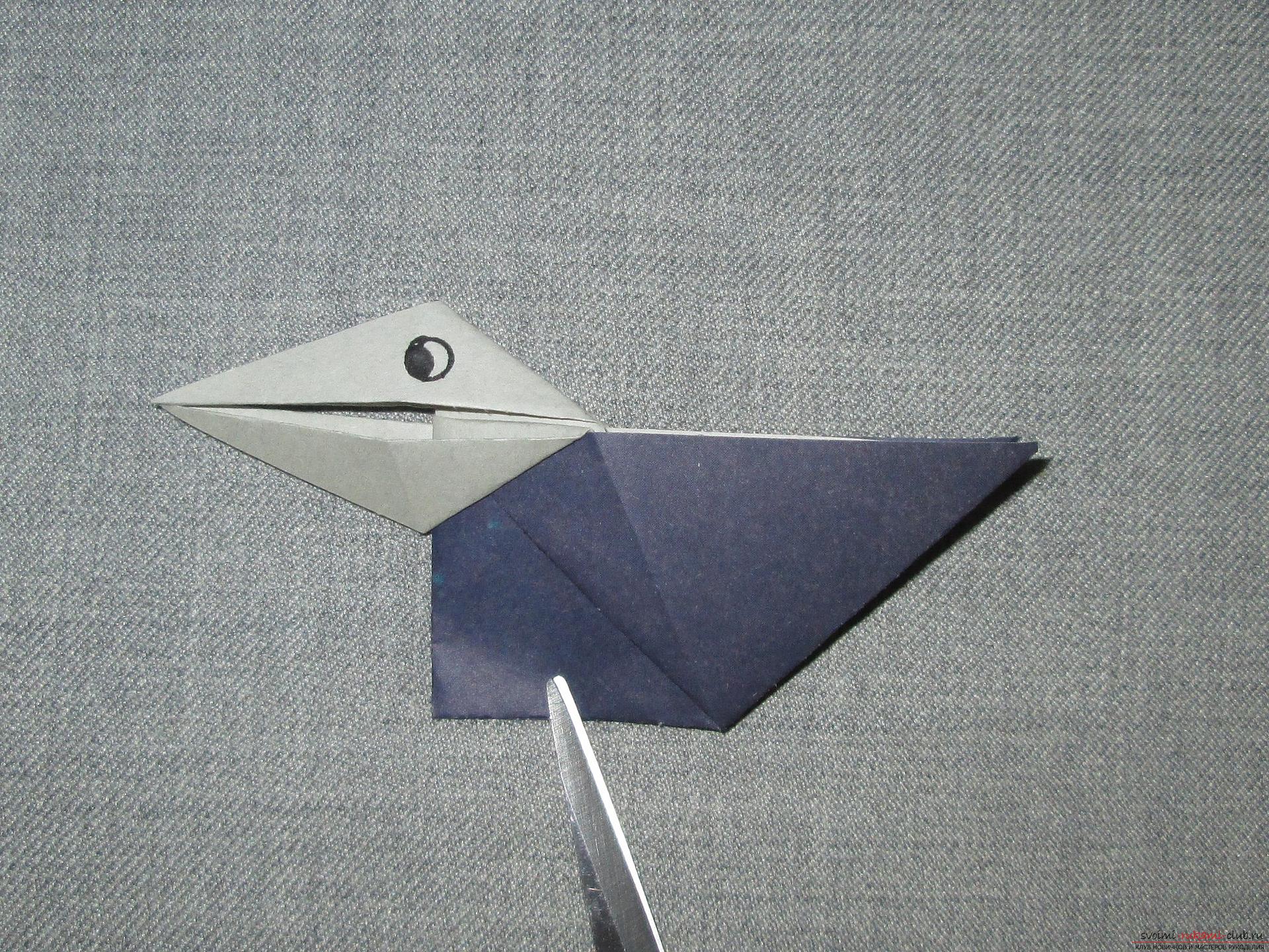 Этот подробный мастер-класс с фото и описание научит как сделать оригами для начинающих - оригами-ворону из бумаги.. Фото №12