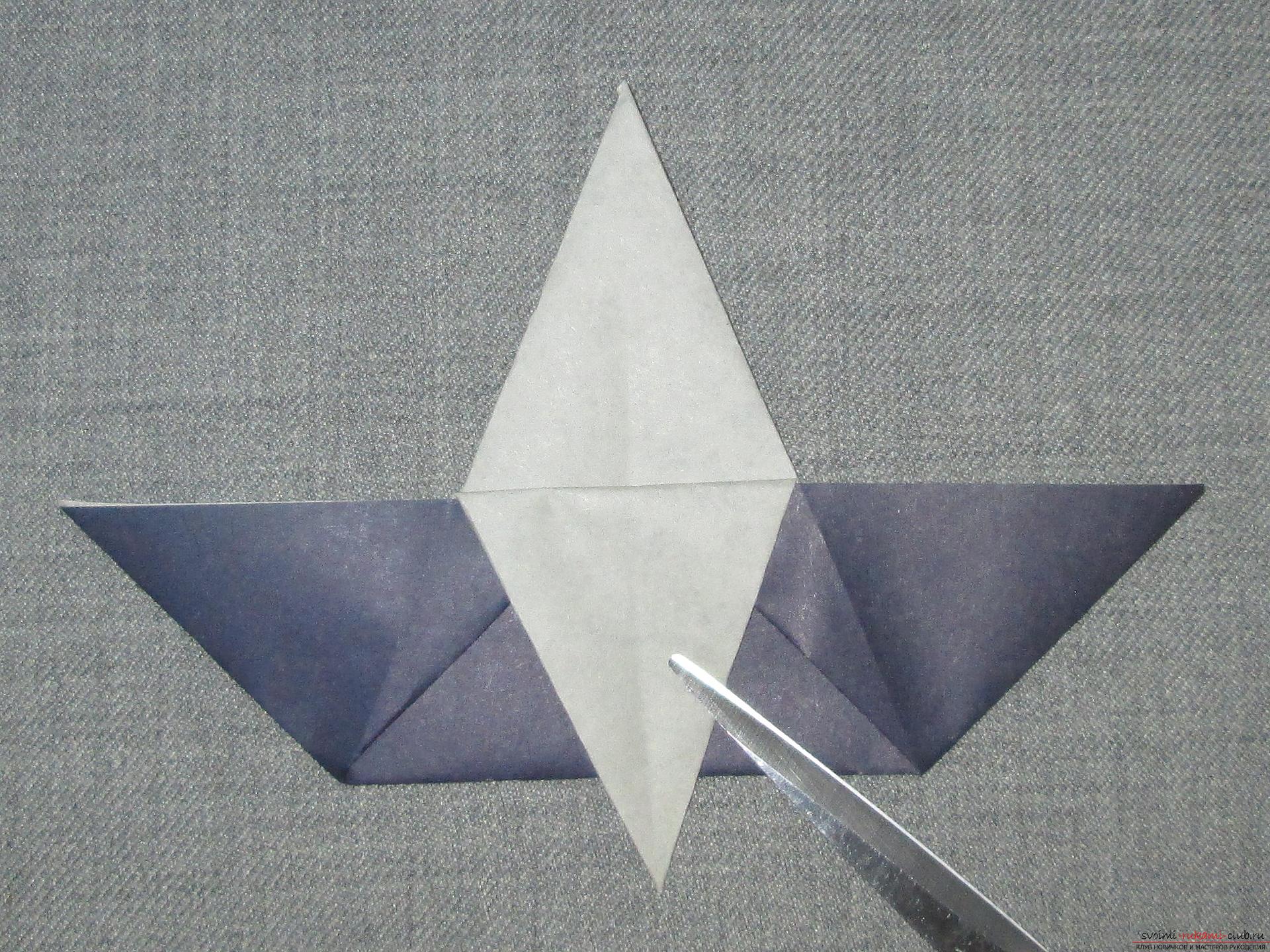 Этот подробный мастер-класс с фото и описание научит как сделать оригами для начинающих - оригами-ворону из бумаги.. Фото №6