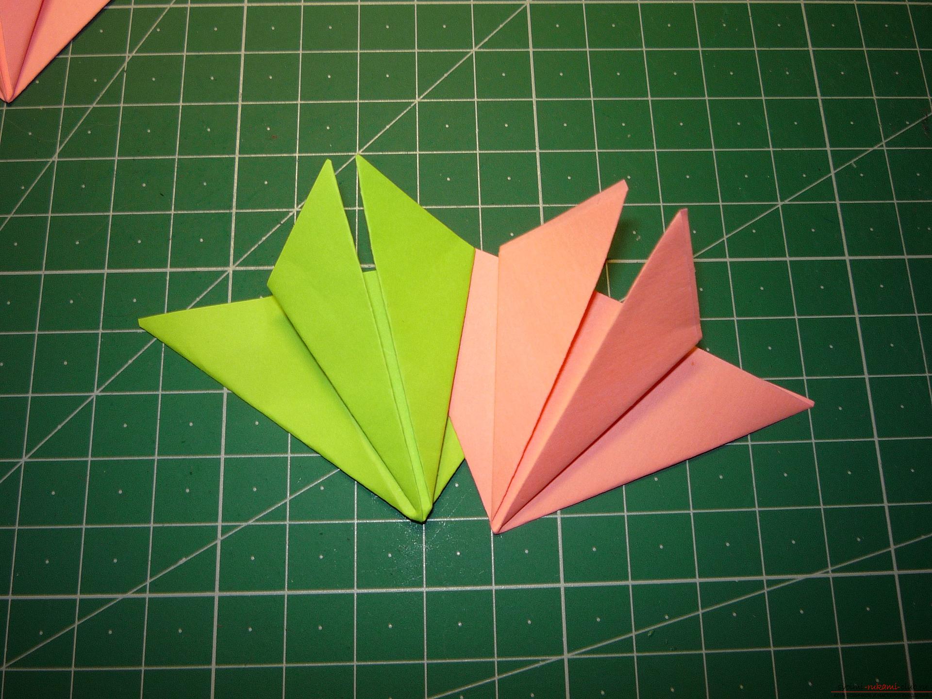 Мастер-класс расскажет как сделать модульную звезду оригами из бумаги своими руками. Фото №8
