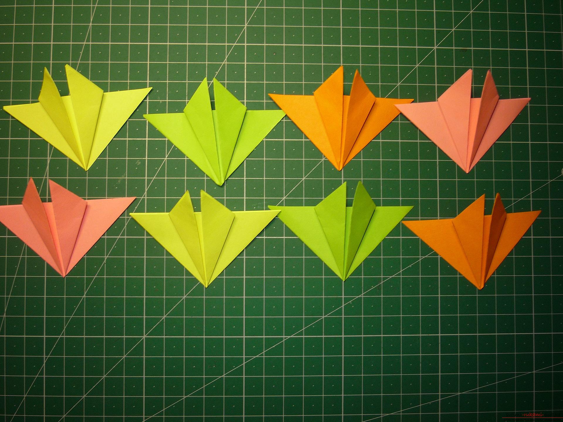Мастер-класс расскажет как сделать модульную звезду оригами из бумаги своими руками. Фото №7