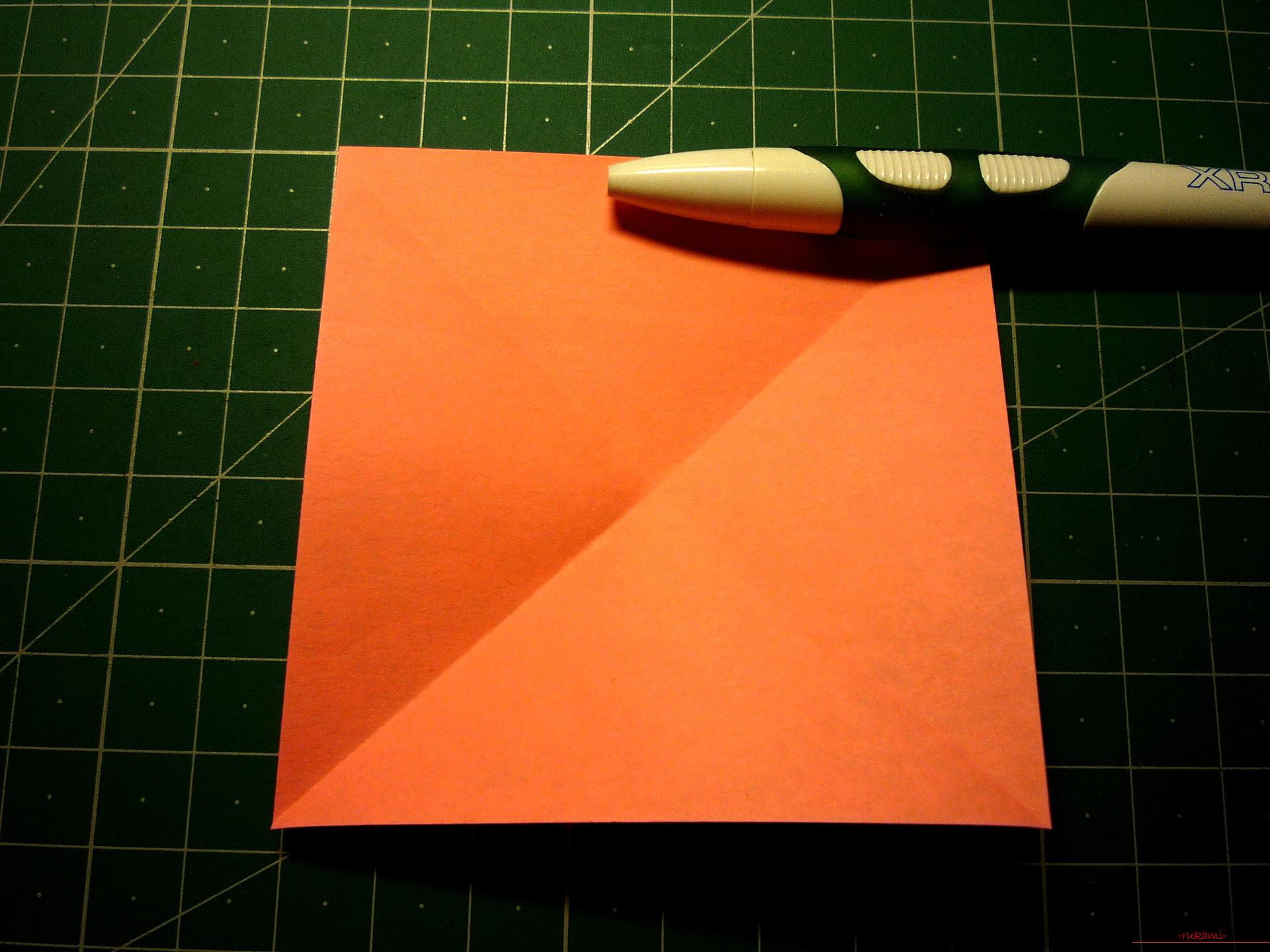Мастер-класс расскажет как сделать модульную звезду оригами из бумаги своими руками. Фото №3