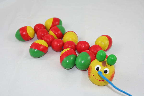 Игрушка-каталка "Разноцветная гусеница". Техника - ручной работы. Фото 2