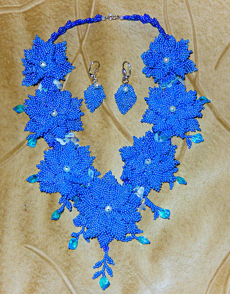 Комплект из бисера "Голубые цветы". Комплекты украшений - ручной работы. Фото 3