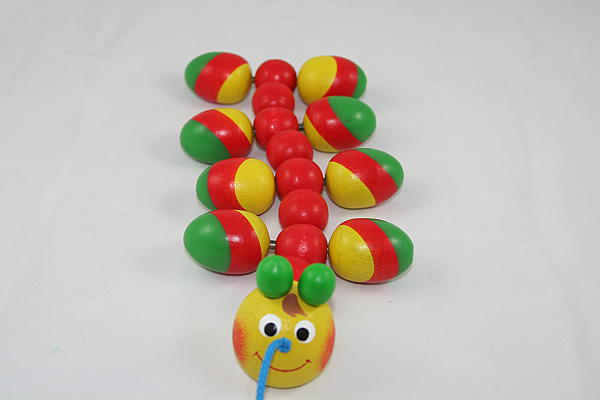 Игрушка-каталка "Разноцветная гусеница". Техника - ручной работы. Фото 3