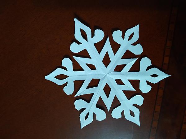 Снежинки из бумаги. Праздничная атрибутика - ручной работы. Фото 6