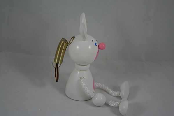 Фигурка на пружинке "Белый заяц". Брелоки - ручной работы. Фото 5