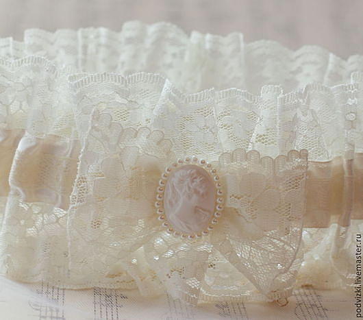 Подвязка для невесты Ретро. Одежда и аксессуары - ручной работы. Фото 3