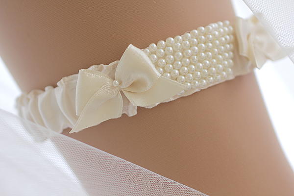 подвязка для невесты свадебная "Жемчужина". Одежда и аксессуары - ручной работы.