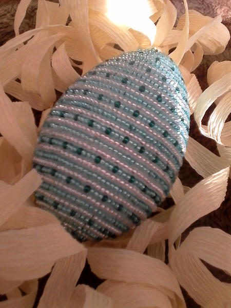 Сувенирное яйцо из бисера. Подарки на пасху - ручной работы. Фото 2