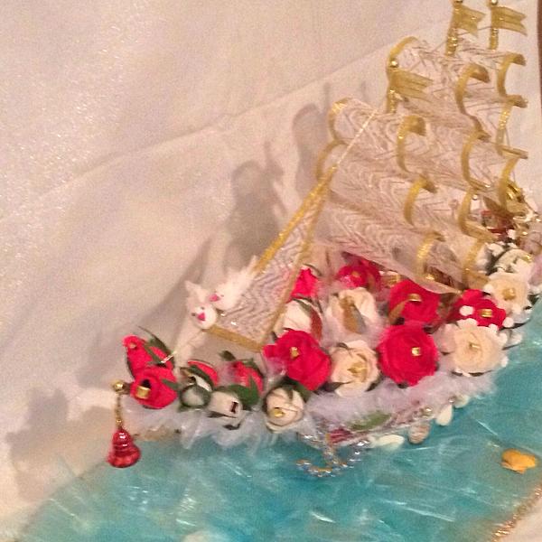 Свадебный корабль из конфет. Фото 2