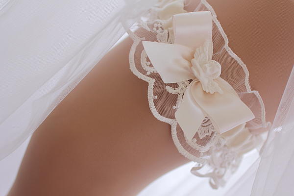 Подвязка для невесты Ангел. Одежда и аксессуары - ручной работы. Фото 4