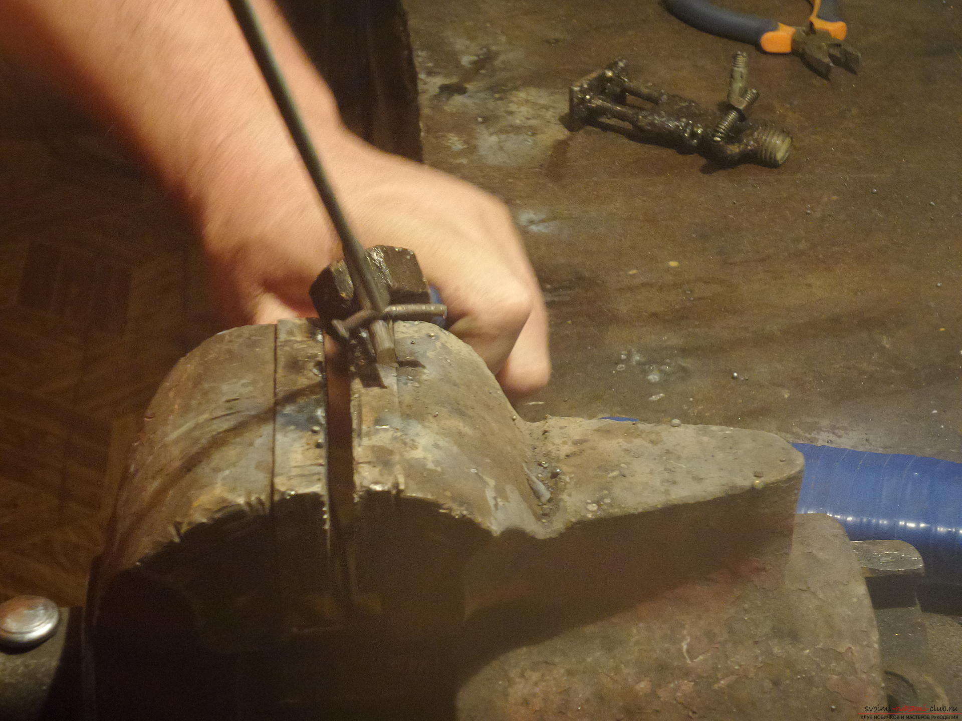 В этом мастер-классе вы узнаете как сделать своими руками оригинальную поделку - рыцаря из железа.. Фото №32