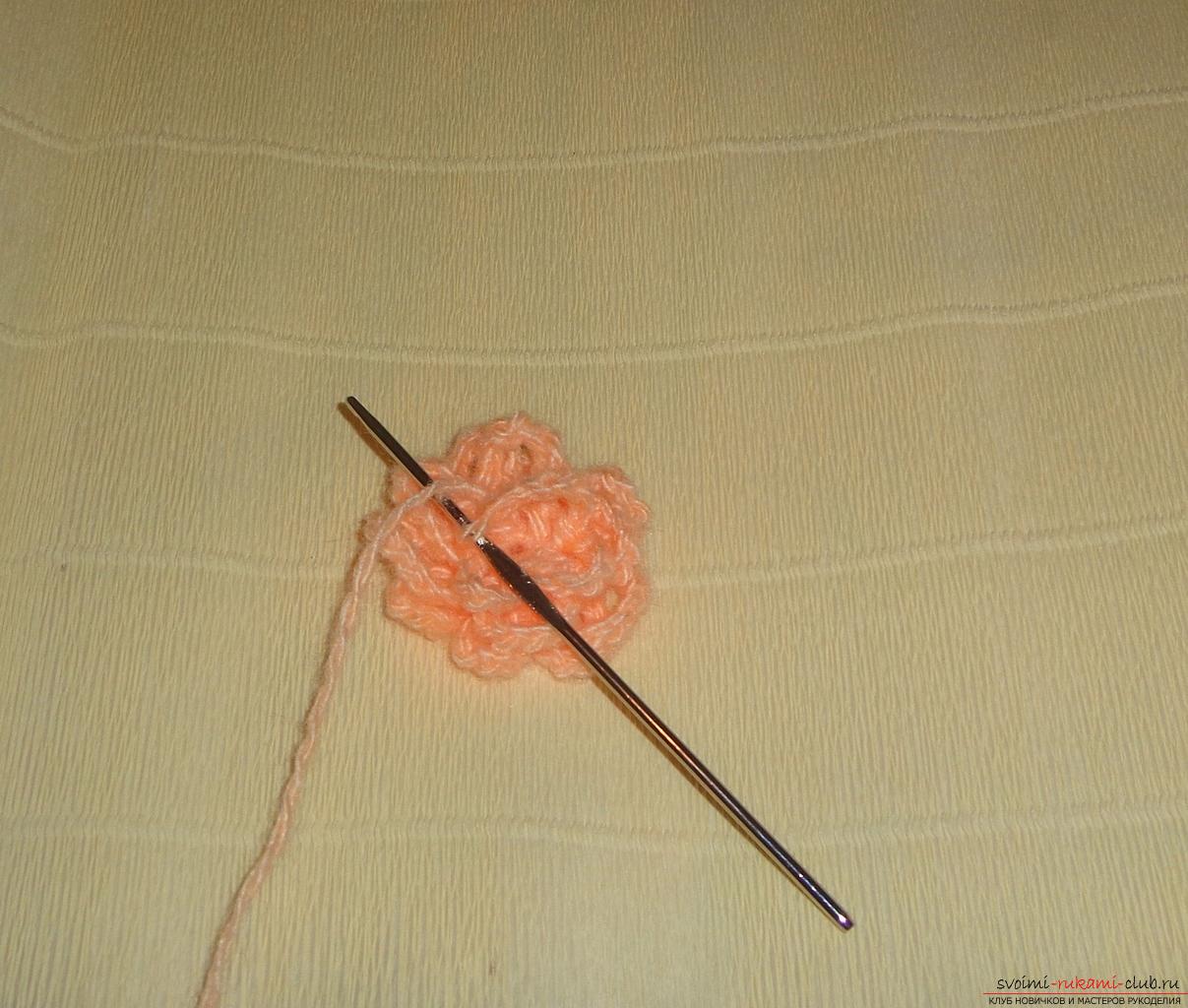 Этот мастер-класс вязания цветов крючком содержит схему розы и описание вязания.. Фото №22