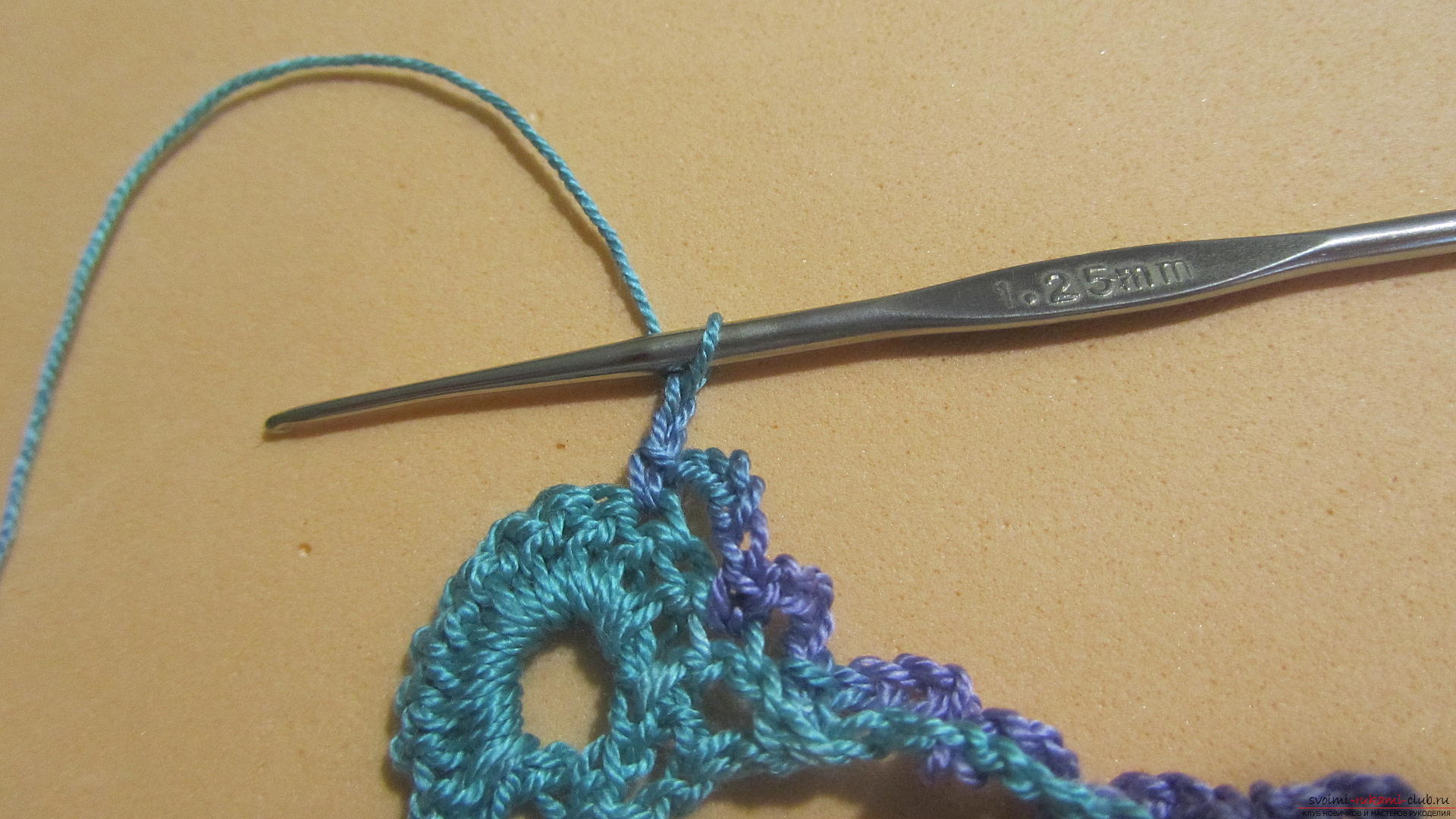 Мастер-класс подробно расскажет о вязании крючком ажурного шарфика. Фото №42