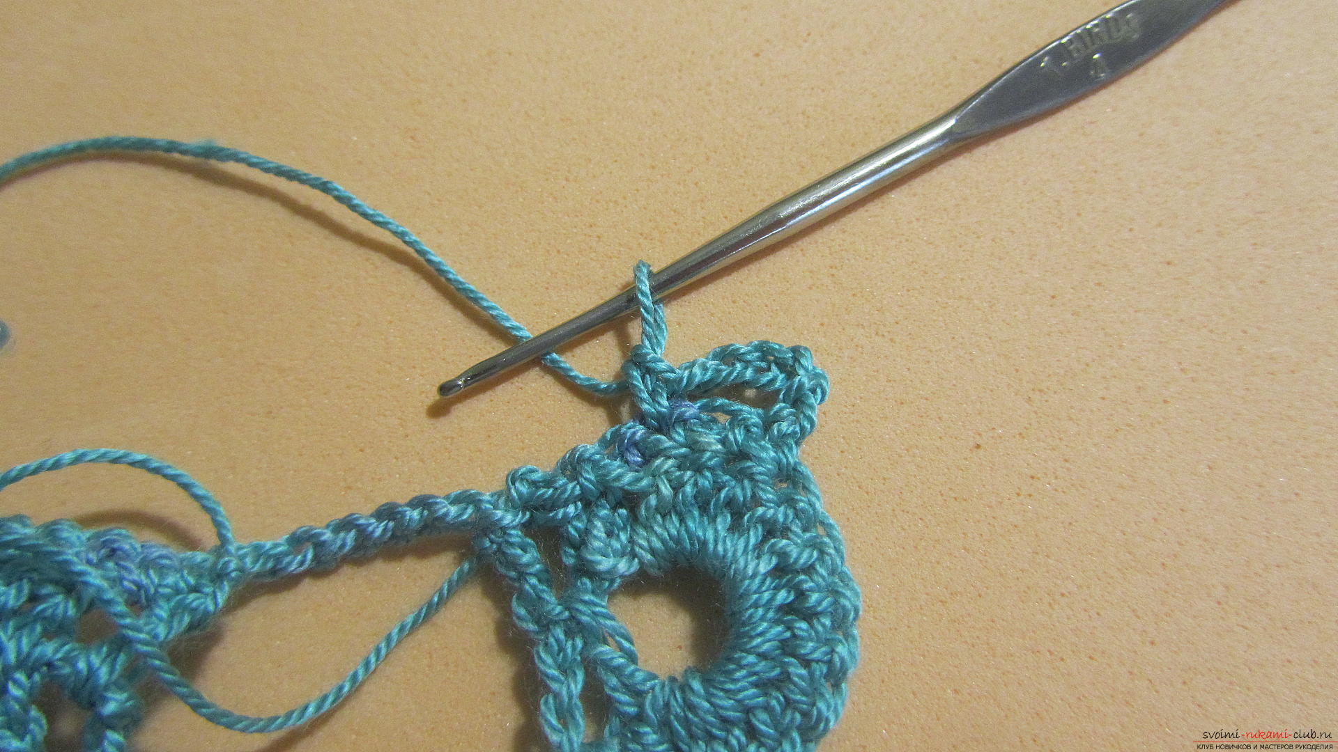 Мастер-класс подробно расскажет о вязании крючком ажурного шарфика. Фото №39