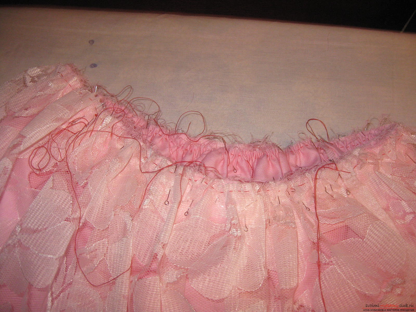 Этот подробный мастер-класс шитья детской одежды расскажет как сшить нарядную юбку для девочки своими руками.. Фото №18
