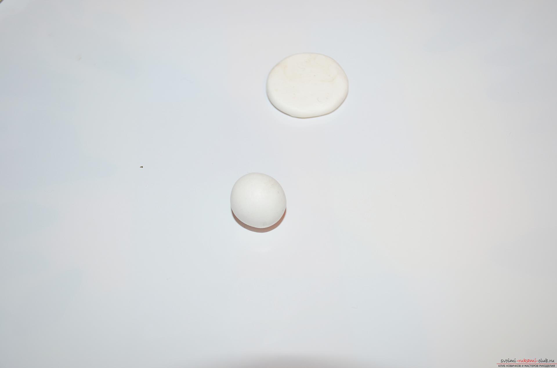 Фото к уроку по лепки из полимерной глины елочной игрушки - снечговика. Фото №3