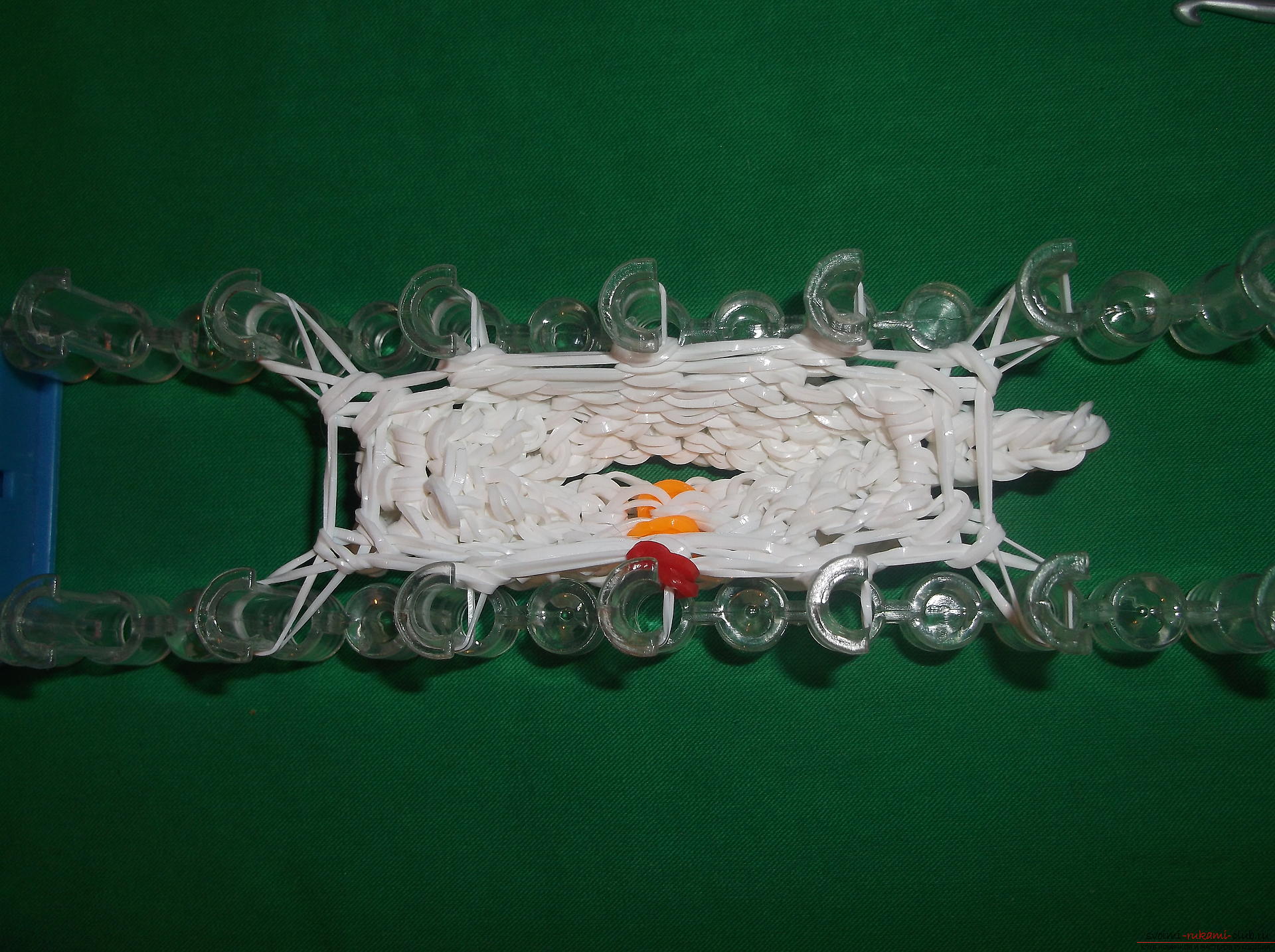 Фото к уроку по плетению из резиночек снеговичка к новогодним праздникам. Фото №8