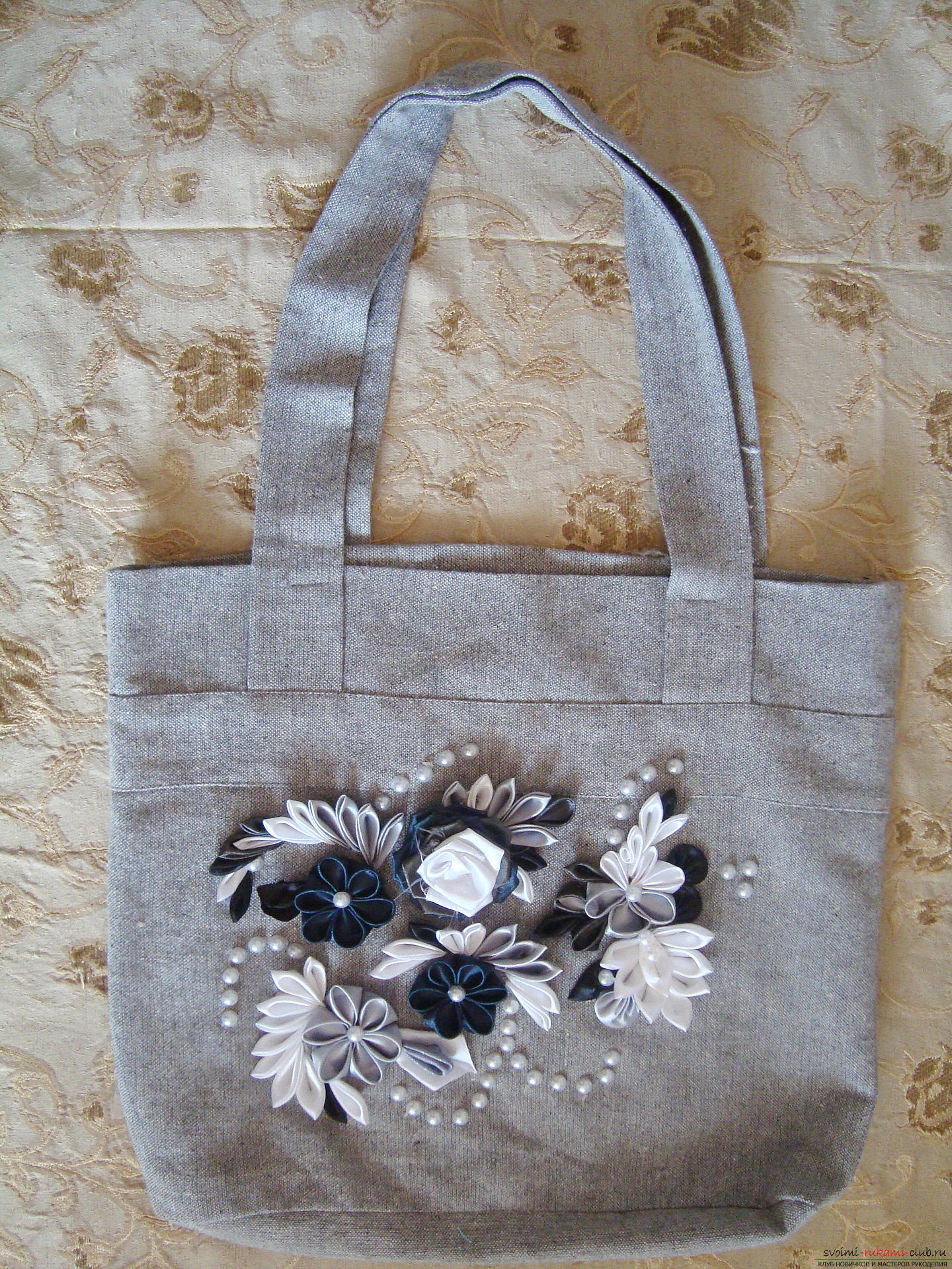 Фото к руководству по созданию сумки с цветами канзаши. Фото №1